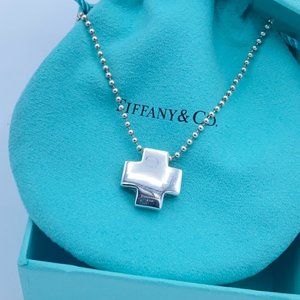 TFFANY & Co Cross Pendant Necklace
